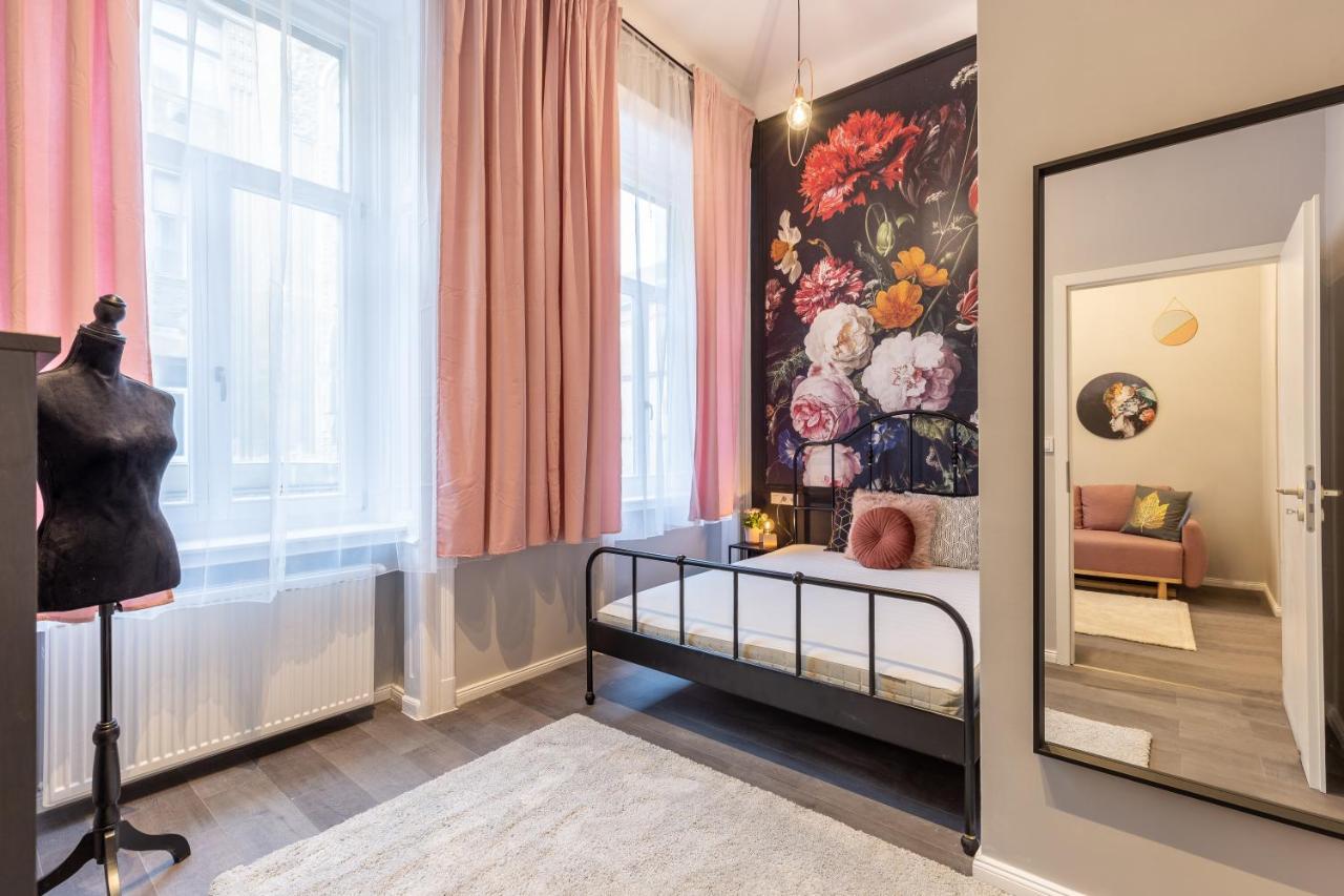 W33 - Prime Location - Comfortable Quality Apartments By Bqa Budapest Exterior foto